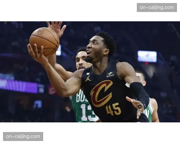 骑士队后卫加兰恢复轻量训练,球队进攻发起点有望回归。 骑士队后卫加兰恢复轻量训练,球队进攻发起点有望回归。