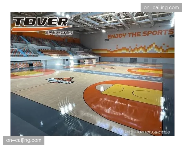 为了迎接可能的总决赛,主队球馆连夜重新铺设了木地板 为了迎接可能的总决赛,主队球馆连夜重新铺设了木地板
